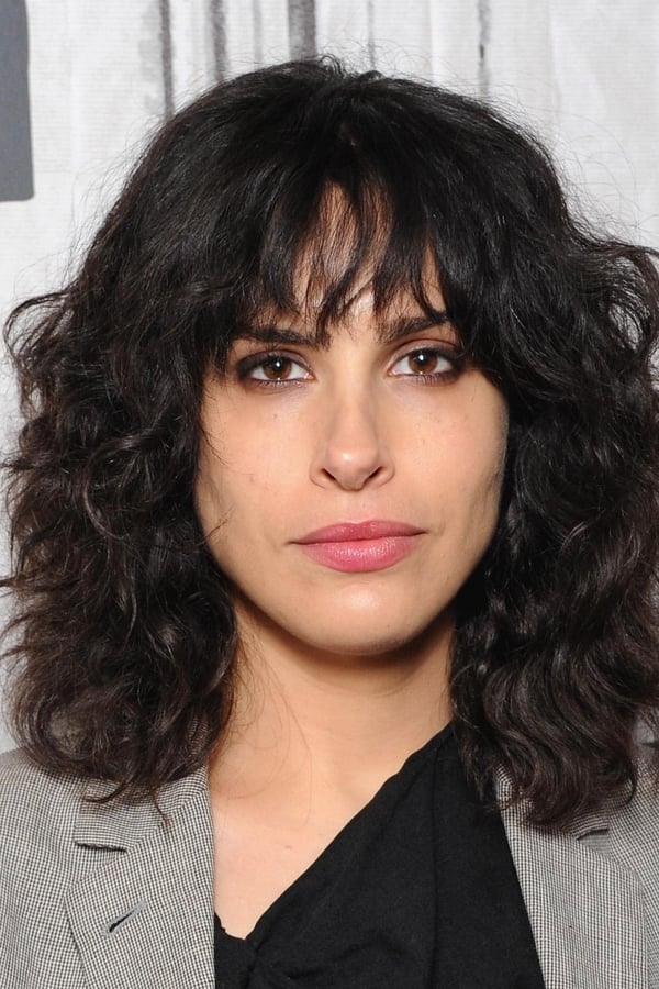 Desiree Akhavan Profile